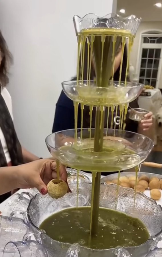 This "Golgappa Fountain" Is Making A Buzz among Twitter Foodies