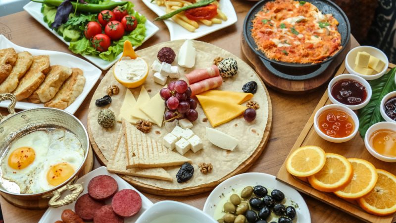 Breakfast restaurants in Bandra 